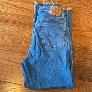 Levi Mom Jeans.